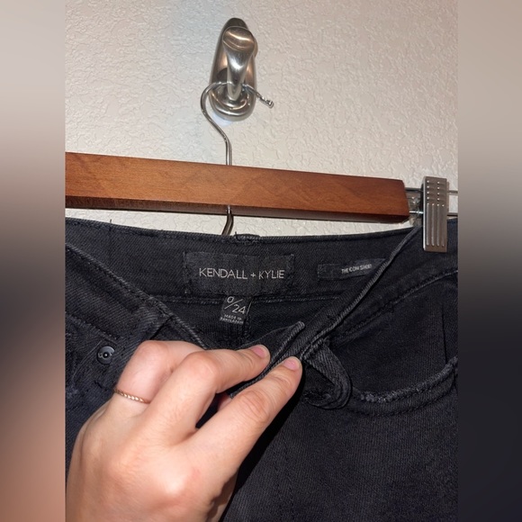 Kendal + Kylie Womens Distressed Black Icon Stretch Shorts Size 0 / 24 - Picture 3 of 6